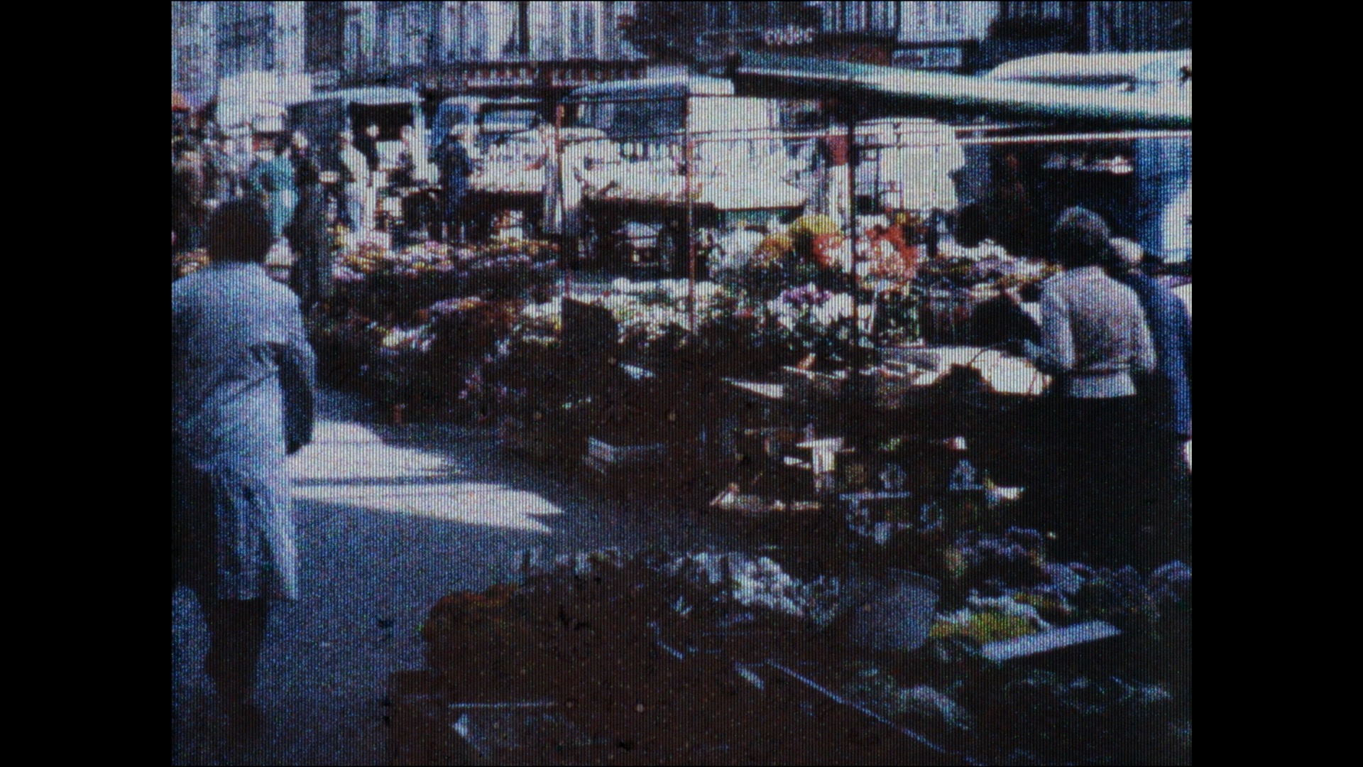 Photogramme tiré du film “Marché aux fleurs, Pont-Audemer”, Claude Polin - film gaufré