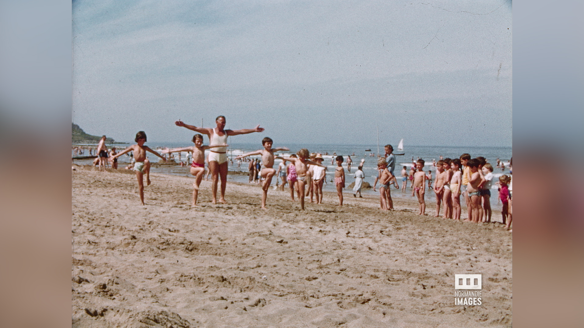 Photogramme tiré du film "Vacances à Villers-sur-Mer", Bernard Lefebvre, 1955