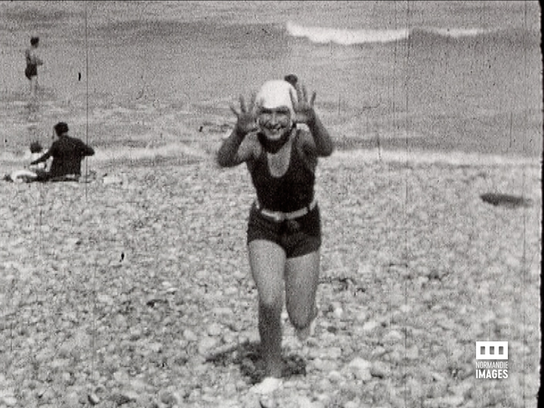 Photogramme issu du film "Bain de Geneviève", André Noufflard, 1934, 9,5mm © Normandie Images 