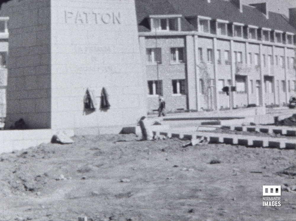 "Aménagement de la Place Patton, Avranches" issu du film amateur "Actualités Avranches 1954" Michel Batel, © Normandie Images