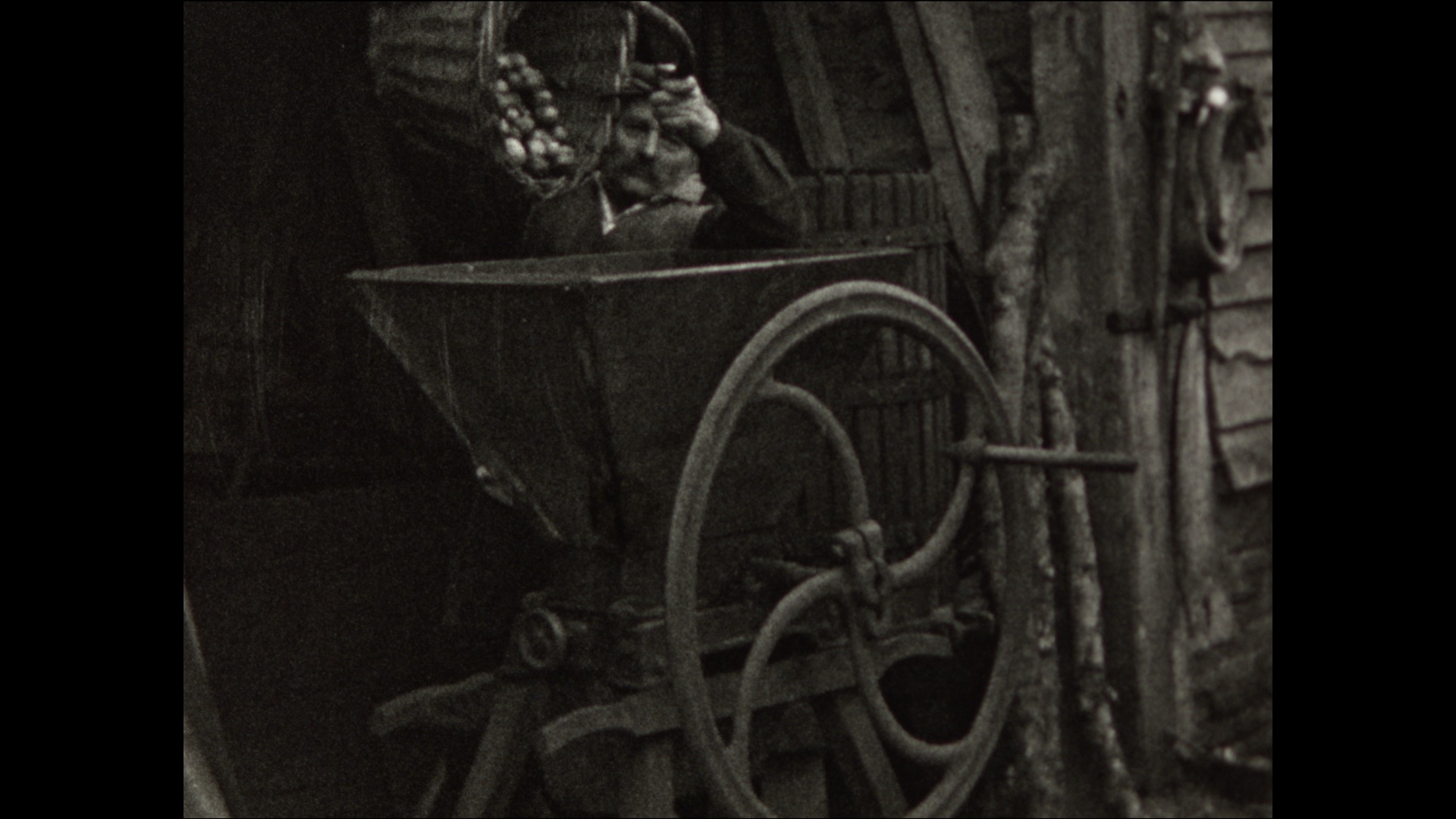 Photogramme tiré du film “Le cidre” Jean Martin - 1940