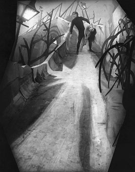 37 le jeu des ombres et des perspectives déformées dans Vincent et Caligari