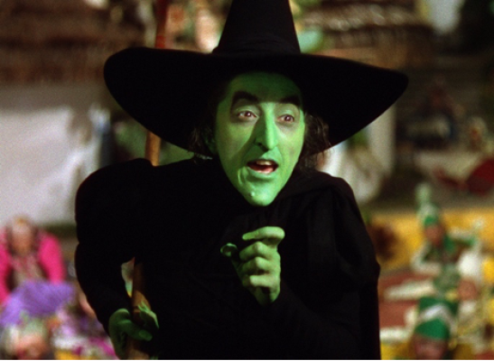 La méchante sorcière de l’Ouest est interprétée par Margaret Hamilton.